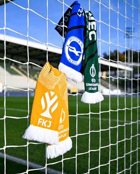 U příležitosti čtvrtečního utkání s Brighton & Hove Albion klub pro fanoušky připravil speciální zápasovou šálu. 
